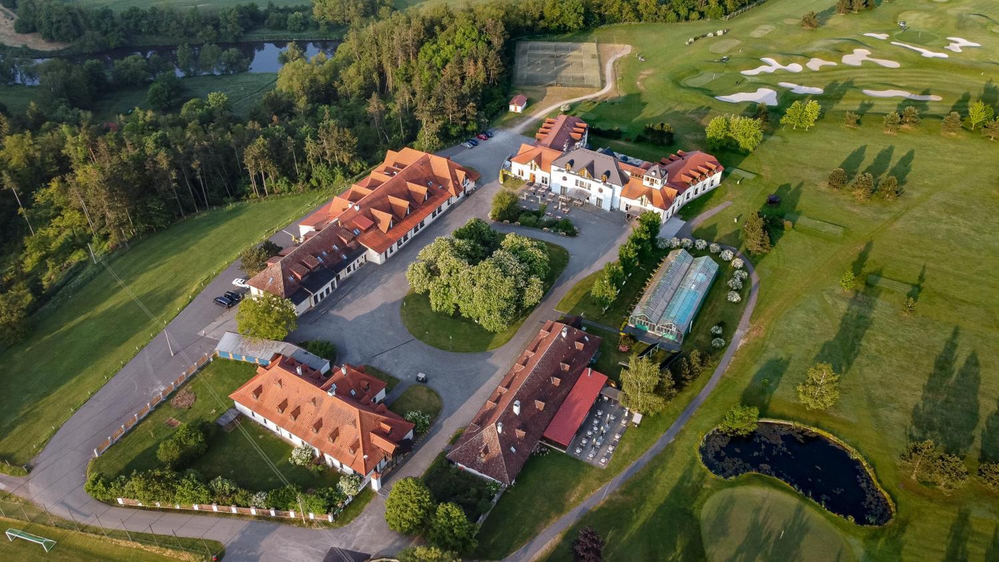 Darovansky Dvur - Wellness & Golf Hotel Břasy Exterior foto