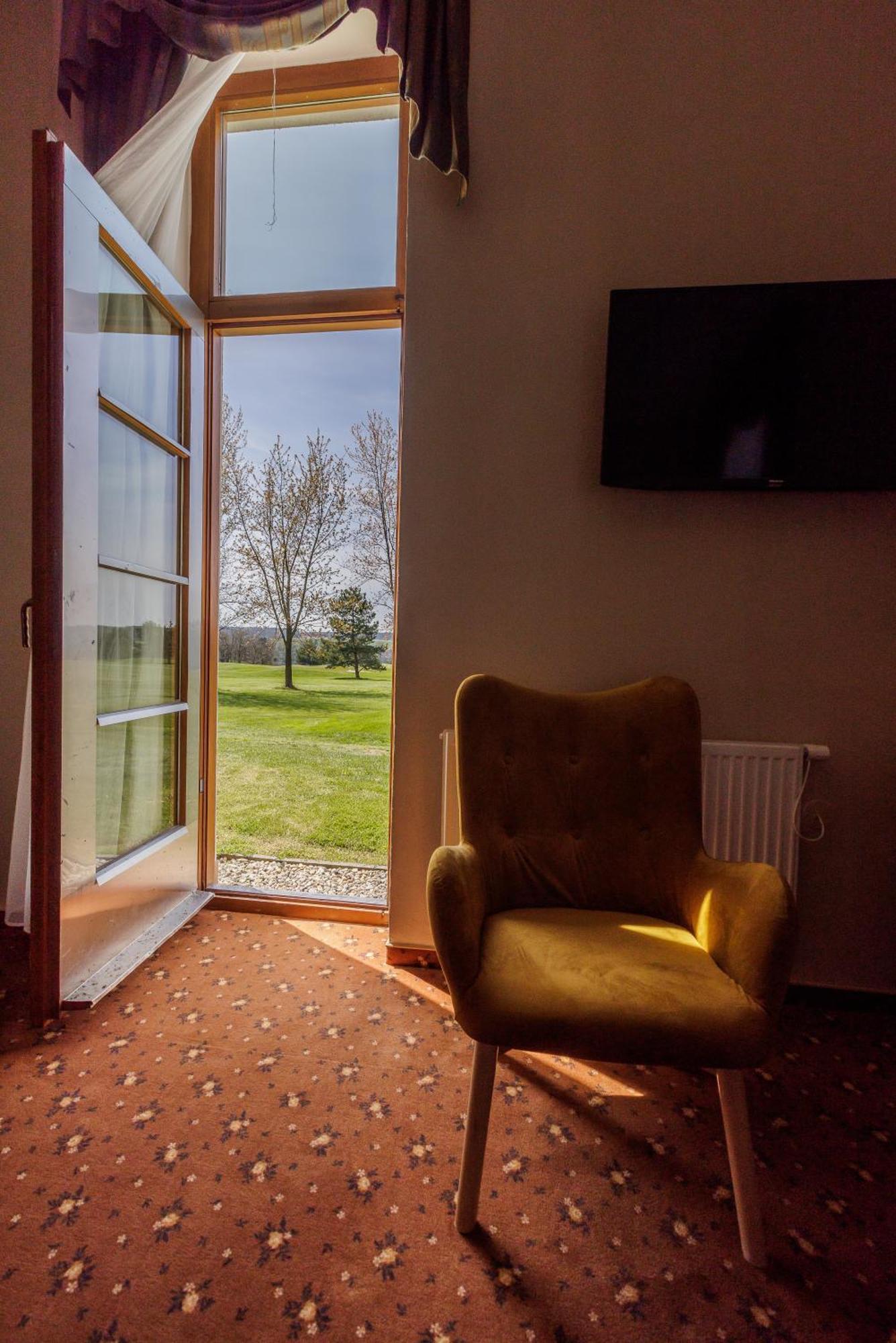 Darovansky Dvur - Wellness & Golf Hotel Břasy Exterior foto
